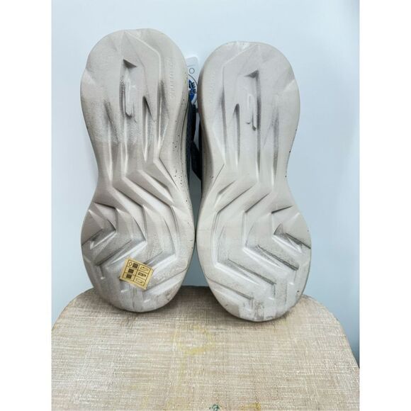 Sketcher Go Run Fast Boys Size 4 Sneakers New Never Used - Picture 2 of 6